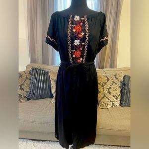 Old Navy poplin off, or on the shoulder embroidered black dress XL Hispanic